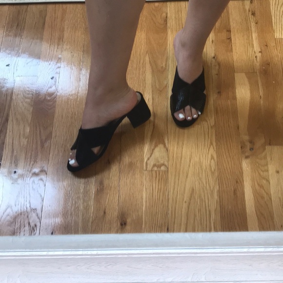 NWOT TAHARI Block Heels Never Worn - Picture 3 of 7